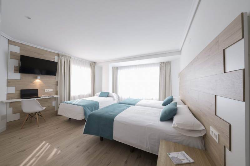 Habitación-Triple-Estandar-1-Hotel-VIDA-Finisterre-Centro